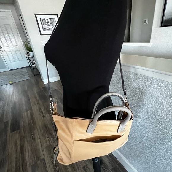 Vince CAMUTO DAVIA SATCHEL - 100% Leather - PRISTINE CONDITION - Picture 11 of 16